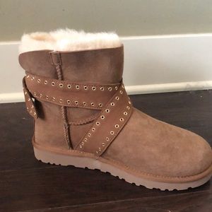 New UGG Boots with box